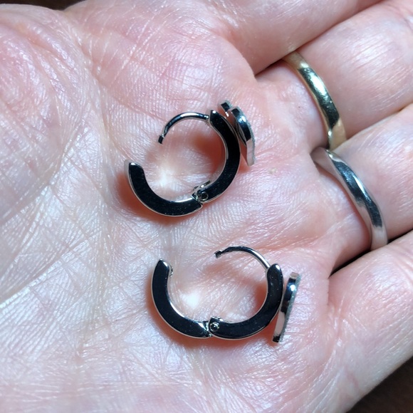 3/$25 NWT Sparkly Heart Hoop Earrings - Picture 4 of 5